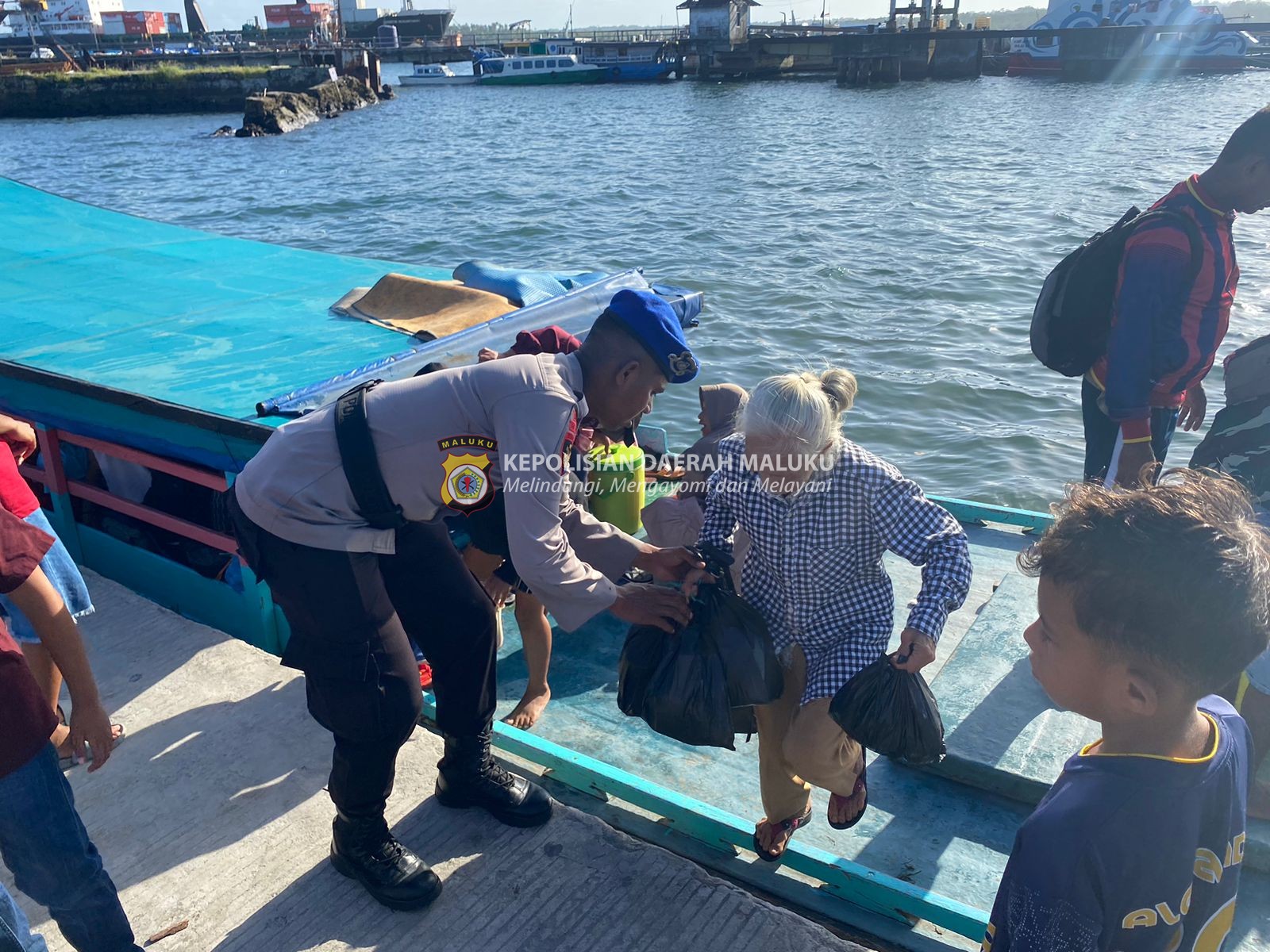 Dit Polairud Polda Maluku Giat Layanan Prima bagi Pengguna Jasa Transport Laut