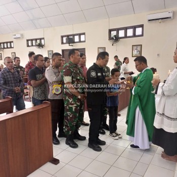 Personel TNI dan Polri di Ambon Gelar Misa Syukuran Hari Bhayangkara ke-77