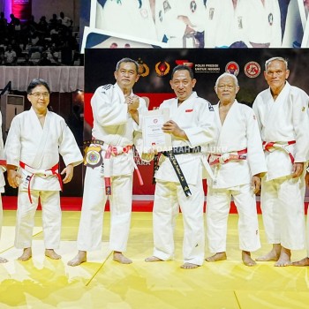 Sabuk Hitam Judo Bagi Kapolri, Hadiah Lain Kala Hari Bhayangkara Ke-77