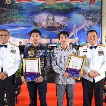 Malam Puncak Hari Bhayangkara Meriah, Kapolda Maluku Berikan Penghargaan Kepada Masyarakat