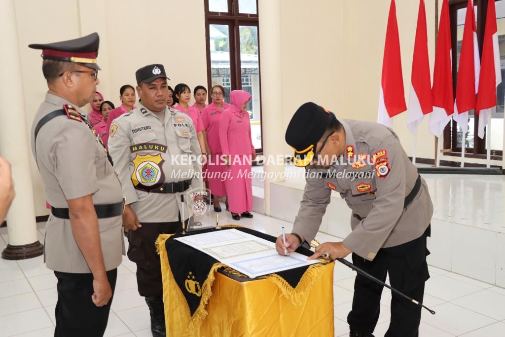 Pimpin Sertijab Kapolsek Taniwel Polres Seram Bagian Barat , Ini Pesan AKBP Dennie Andreas