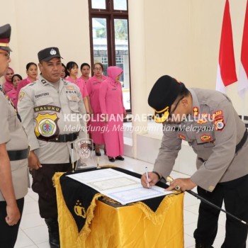 Pimpin Sertijab Kapolsek Taniwel Polres Seram Bagian Barat , Ini Pesan AKBP Dennie Andreas