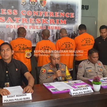 Polres Buru Tetapkan Lima Tersangka Kasus Jatuhnya Kontainer B3 di Pelabuhan Namlea