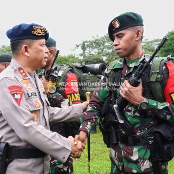 Kapolda Maluku Berikan Semangat Kepada Satgas Pamputer XXVI Kodam Pattimura