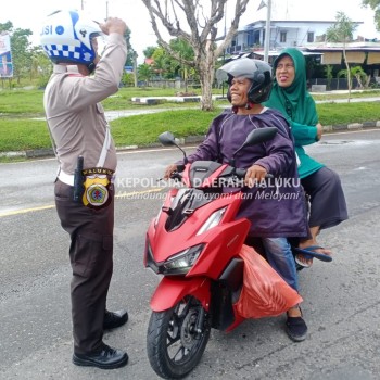 Sat Lantas Polres Pulau Buru Patroli Di Pertigaan Jalan Kantor Bupati