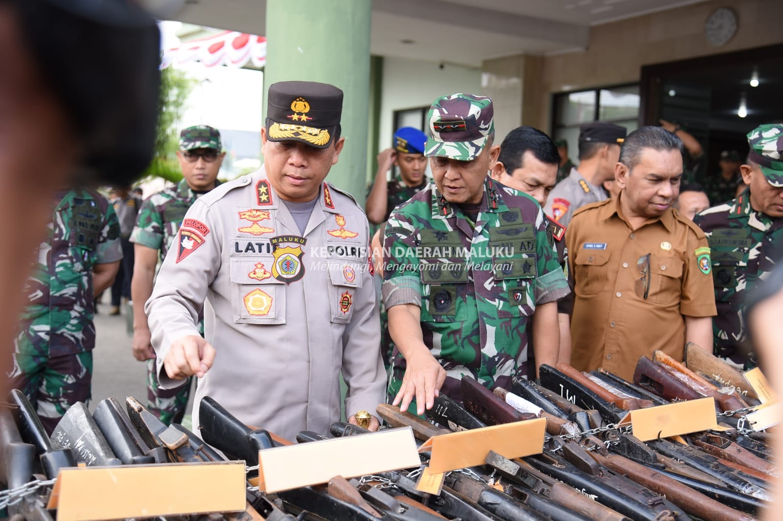 Kapolda Maluku Hadiri Pemusnahan Senpi Rakitan yang Digelar Kodam Pattimura