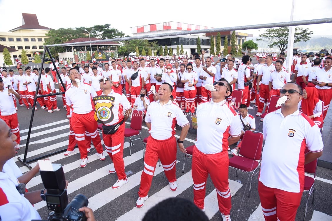 Semarak HUT RI ke-78, Kapolda Maluku Ikut Lomba Makan Kerupuk