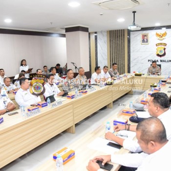 Kapolda Pimpin Rakor dengan APH dan Instansi Pemerintah Bicara Penataan Perairan Teluk Ambon