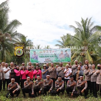 Polres SBB Tanami Ratusan Anakan Pohon Pala, Cengkeh dan Rambutan