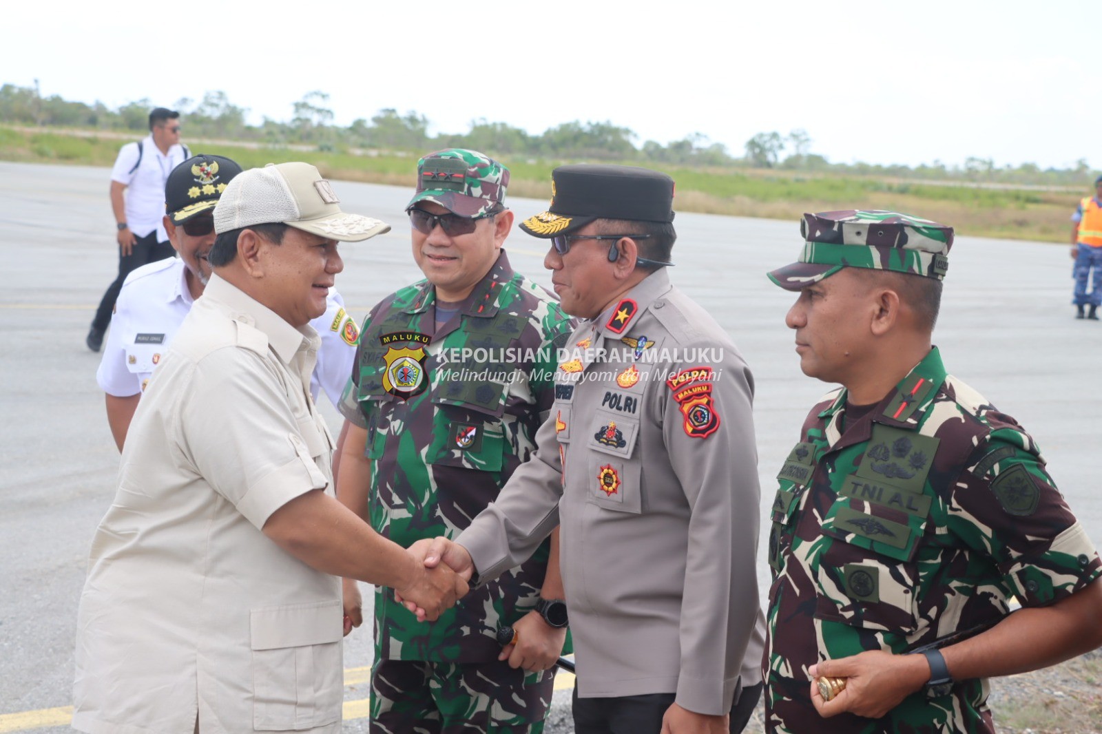 Wakapolda Maluku Bersama Forkopimda Sambut Kedatangan Menhan RI di Moa