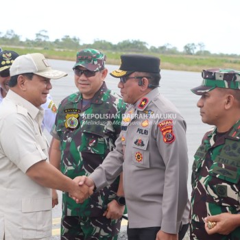 Wakapolda Maluku Bersama Forkopimda Sambut Kedatangan Menhan RI di Moa