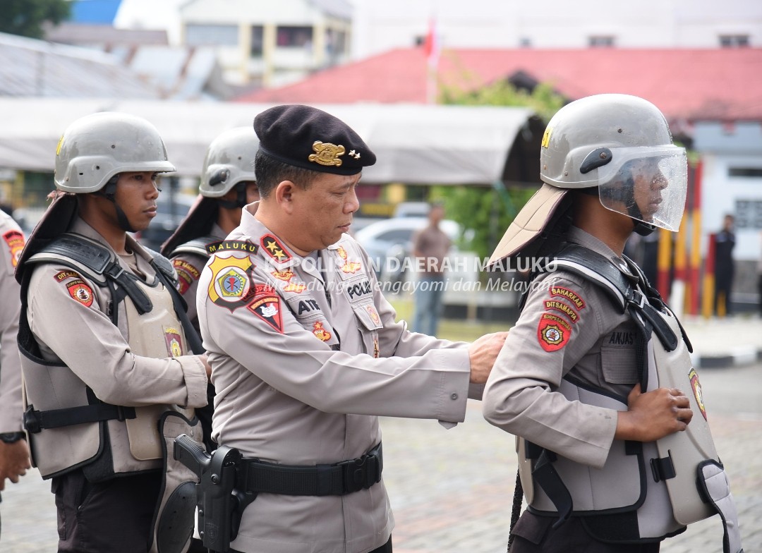 Kapolda Maluku Pimpin Langsung Simulasi Pengendalian Massa