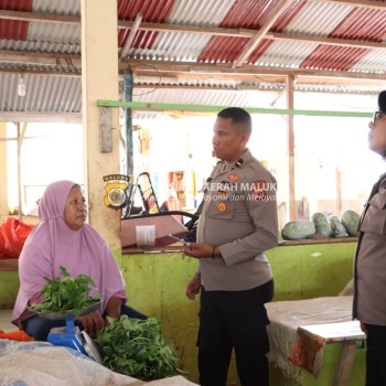 Inovasi Program Jumat Barokah Kapolres SBT, Upaya Fungsikan Kembali Pasar Tradisional di Bula