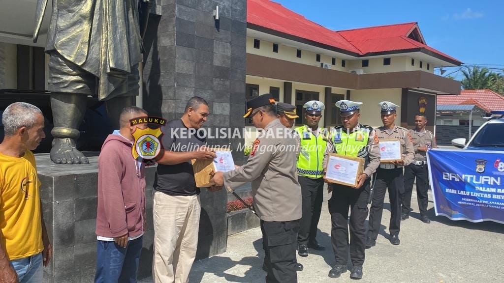 Meriahkan HUT Lantas, Polres SBB Salurkan Bantuan Sosial