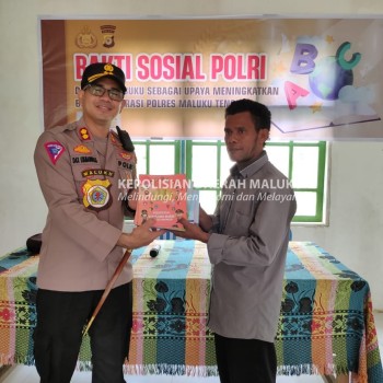 Polres Malteng Baksos Polri Peduli Budaya Literasi Distribusikan Buku