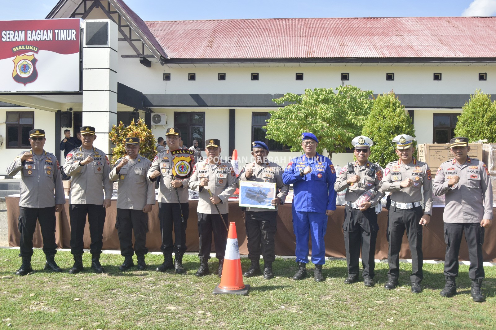 Sambangi Polres SBT, Kapolda Berikan Bantuan Peralatan Teknis untuk Satuan Polair, Lantas dan Logistik