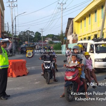 Gatur Pagi Sat Lantas Polres Kepulauan Aru Ciptakan Kamseltibcar Aman Lancar.