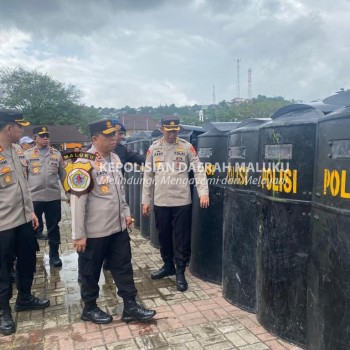 Kapolda Maluku Pantau Latihan Simulasi Sispamkota Jelang Pemilu 2024