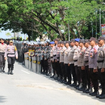 Polres Kepulauan Aru Melaksanakan Apel Gelar Pasukan Operasi mantap Brata Salawaku 2023 - 2024.