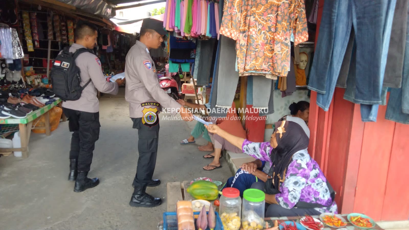 Polda Maluku Bagikan Brosur Himbauan Kamtibmas, Ini Isinya