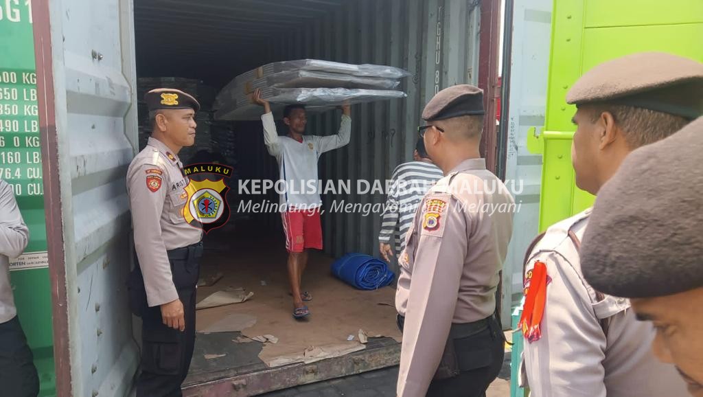 Polda Maluku Kawal Ketat Logistik Kotak Suara Pemilu 2024 yang Tiba di Ambon