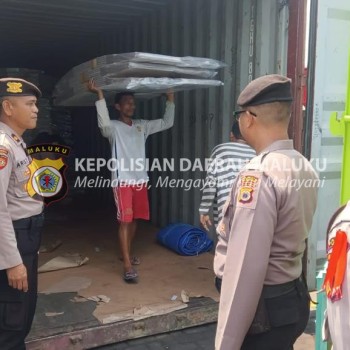 Polda Maluku Kawal Ketat Logistik Kotak Suara Pemilu 2024 yang Tiba di Ambon