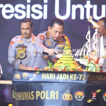 Dua Hadiah Untuk Divisi Humas Polri Dari Kapolri