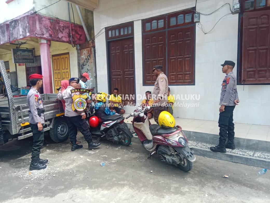 Laksanakan patroli satgas OMB Polres Kepulauan Aru sampaikan himbauan kamtibmas pada masyarakat.