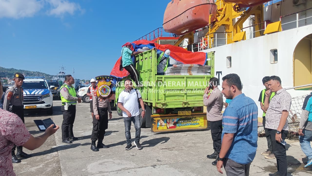 Polda Maluku Amankan Pengiriman Logistik Kotak Suara ke KPU MBD