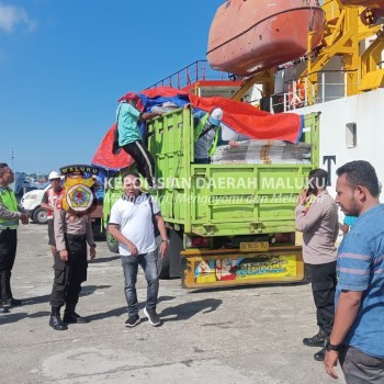 Polda Maluku Amankan Pengiriman Logistik Kotak Suara ke KPU MBD