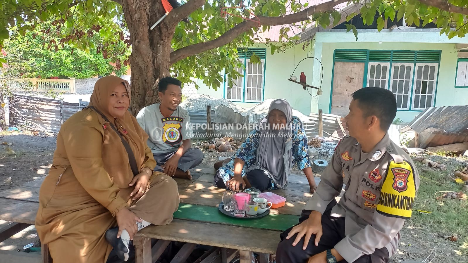 Bhabinkamtibmas Desa Lala Sambang Warga Desa Binaan