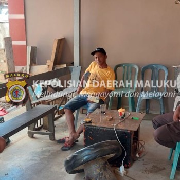 Bhabinkamtibmas Desa Sanleko Sambang Warga Desa Binaan