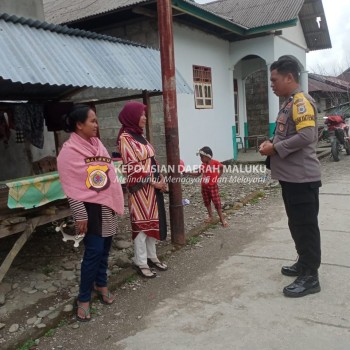 Bhabinkamtibmas Desa Namlea Ilath DDS Dengan Warga Desa Binaan