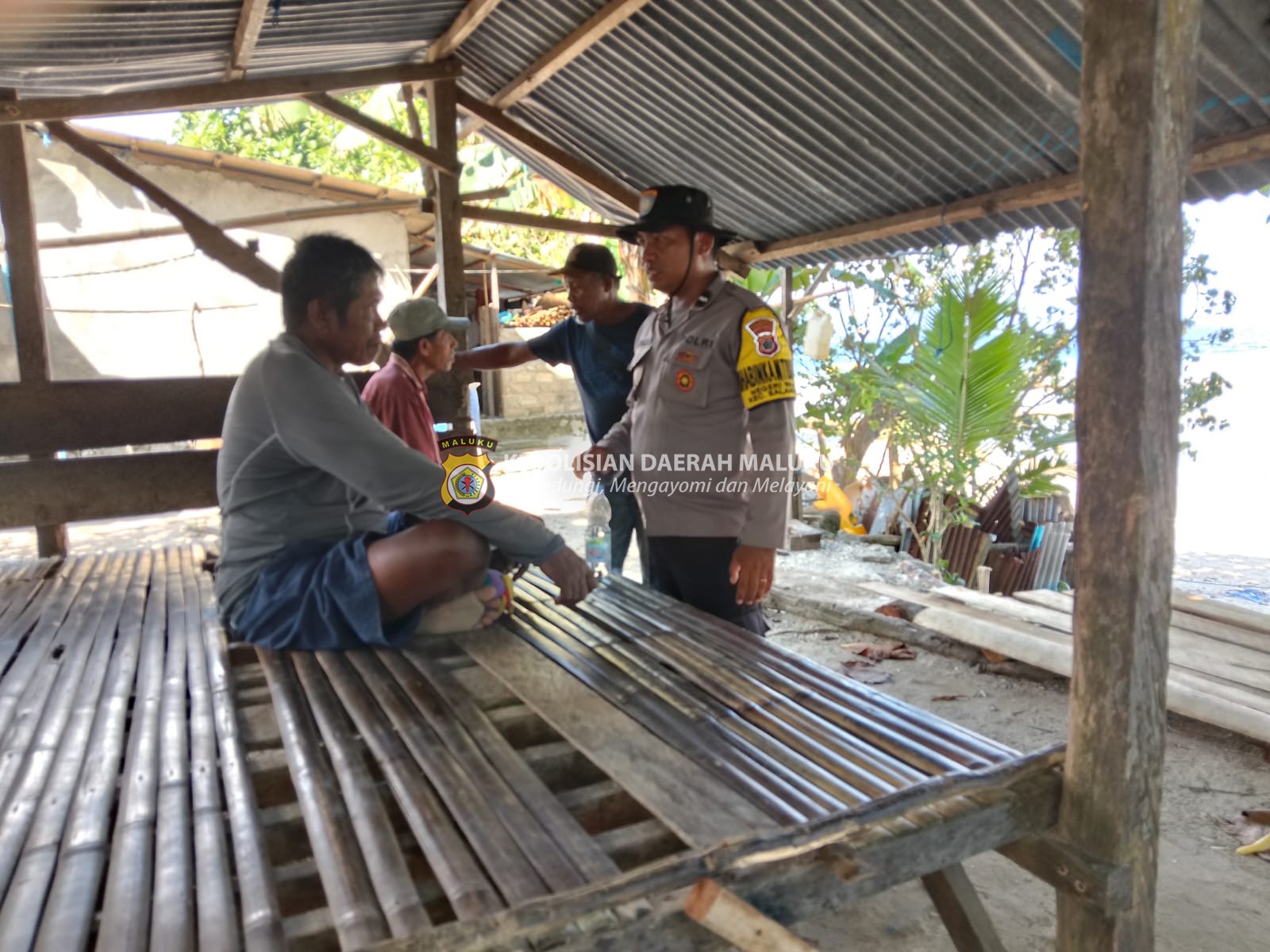 Sambang dan Sosialisasi Kamtibmas oleh Bhabinkamtibmas Negeri Waai