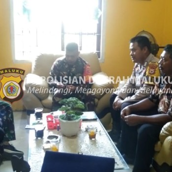 Bhabinkamtibmas Desa Grandeng Lakukan Ngopi Kamtibmas Desa Warga Desa Binaan