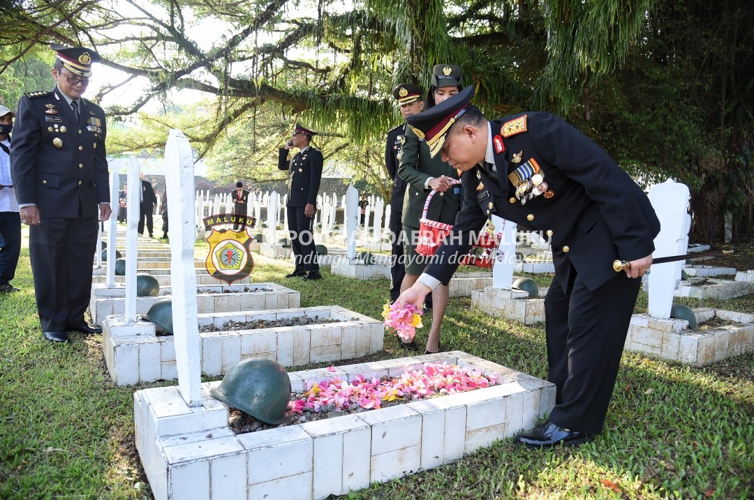 Kapolda Maluku Pimpin Ziarah Hari Pahlawan di TMP Kapahaha Ambon