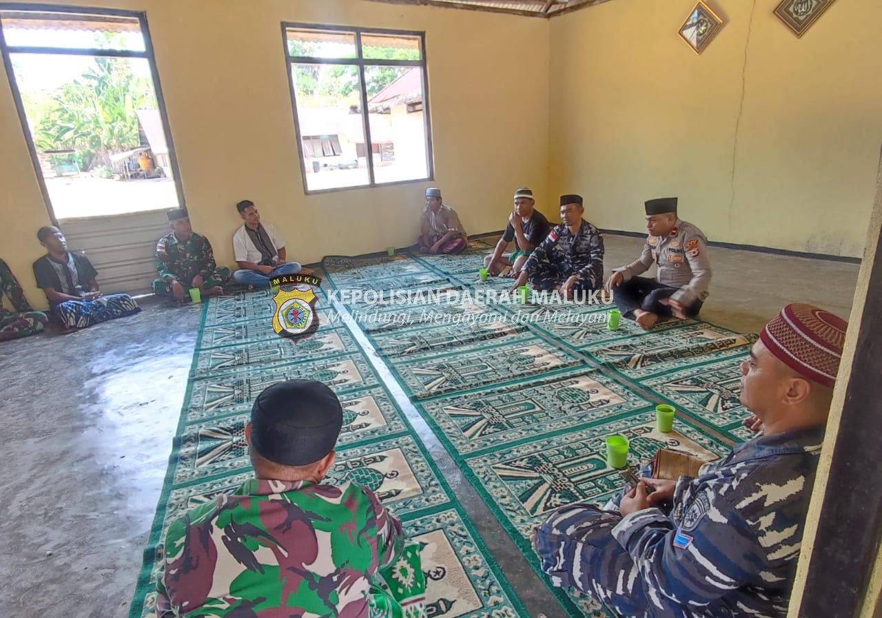 Polsek Serwaru Polres Maluku Barat Daya Gelar Jumat Curhat Kamtibmas, Dekatkan Diri Dengan Warga Demi Wujudkan Stabilitas Kamtibmas Yang Kondusif