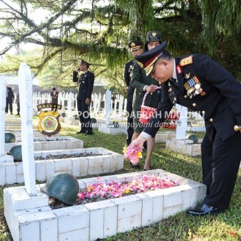 Kapolda Maluku Pimpin Ziarah Hari Pahlawan di TMP Kapahaha Ambon