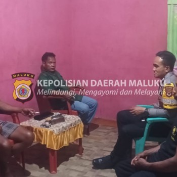 Bhabinkamtibmas Desa Tanjung Karang DDS Dengan Warga Desa Binaan