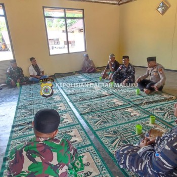 Polsek Serwaru Polres Maluku Barat Daya Gelar Jumat Curhat Kamtibmas, Dekatkan Diri Dengan Warga Demi Wujudkan Stabilitas Kamtibmas Yang Kondusif