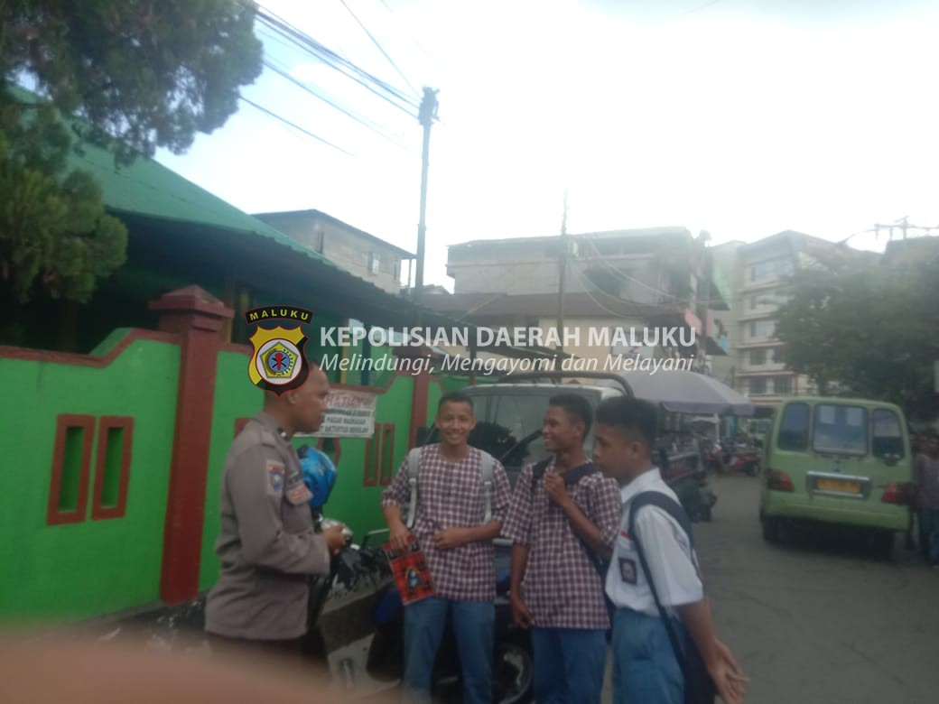 Bhabinkamtibmas Sambangi Siswa dan berikan Himbauan Kamtibmas