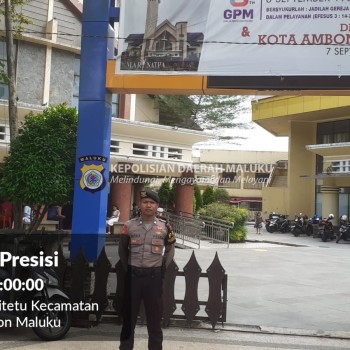 Personil Samapta Polresta Ambon Lakukan Pengamanan Ibadah di Gereja