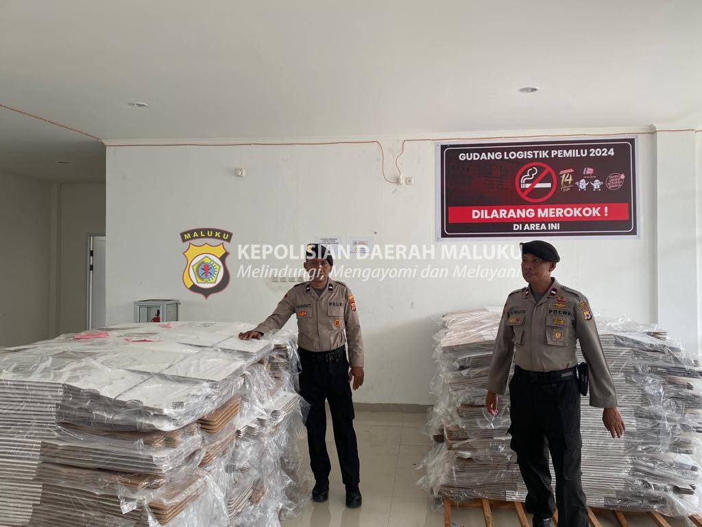 SATGAS PREVENTIF OPERASI MANTAP BRATA (OMB) SALAWAKU POLRESTA AMBON PERKETAT PENGAMANAN GUDANG LOGISTIK PEMILU KOTA AMBON