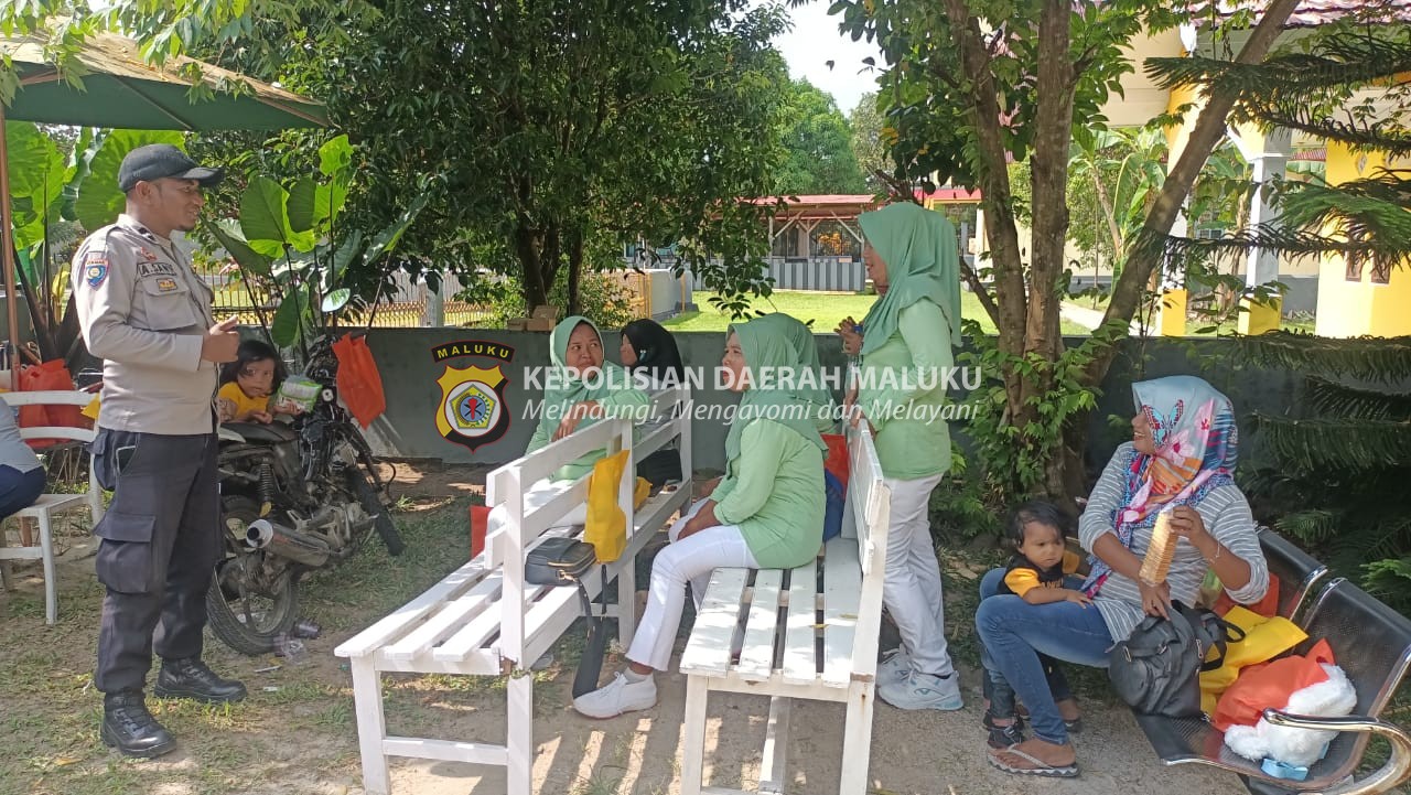 Bhabinkamtibmas Neg Tengah-tengah berikan Edukasi dan Himbauan Kamtibmas Melalui kegiatan Sambang