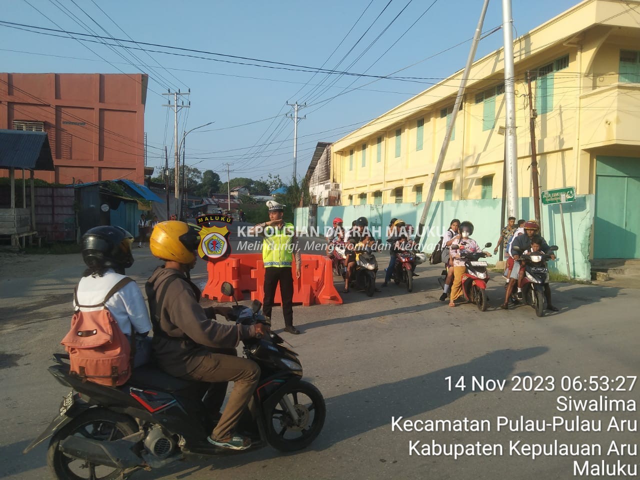 Satuan lalulintas Polres Kepulauan Aru Laksanakan Gatur Pagi Cegah Kemacetan Pagi hari.