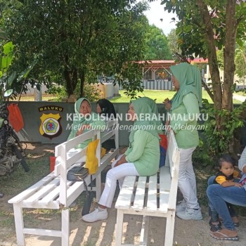 Bhabinkamtibmas Neg Tengah-tengah berikan Edukasi dan Himbauan Kamtibmas Melalui kegiatan Sambang