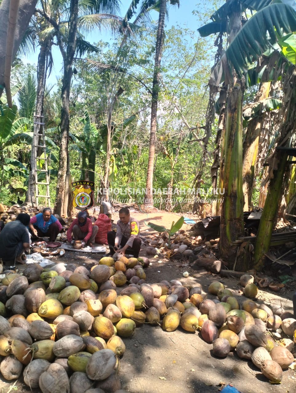 Bhabinkamtibmas Desa Wanakarta Door To Door Warga Desa Binaan