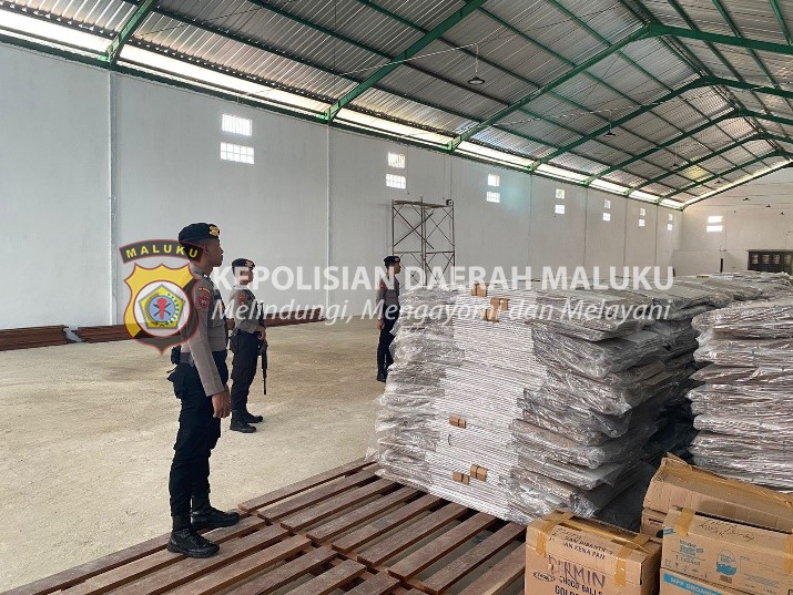 Sat Samapta Polres Kepulauan Aru Laksanakan Patroli Sekaligus Pengecekan Gudang Logistik KPU Kabupaten Kepulauan Aru.