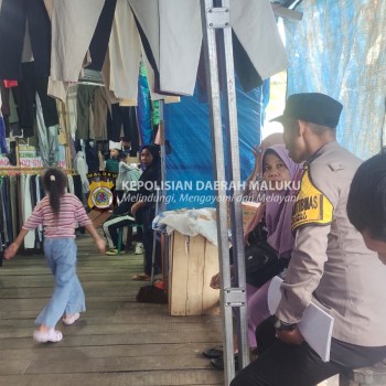 Lebih mendekatkan diri dengan masyarakat Bhabinkamtibmas tingkatkan Sambang Pasar, Ajak Warga Jaga Kamtibmas dan Hindari Miras