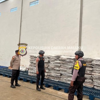 Pastikan Keamanan Logistik Pemilu, Kasat Sabhara MBD Pantau Langsung Gudang Penyimpanan Logistik Pemilu KPU Kab. MBD